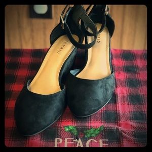 Black ankle strap wedges for a wide size 9 foot